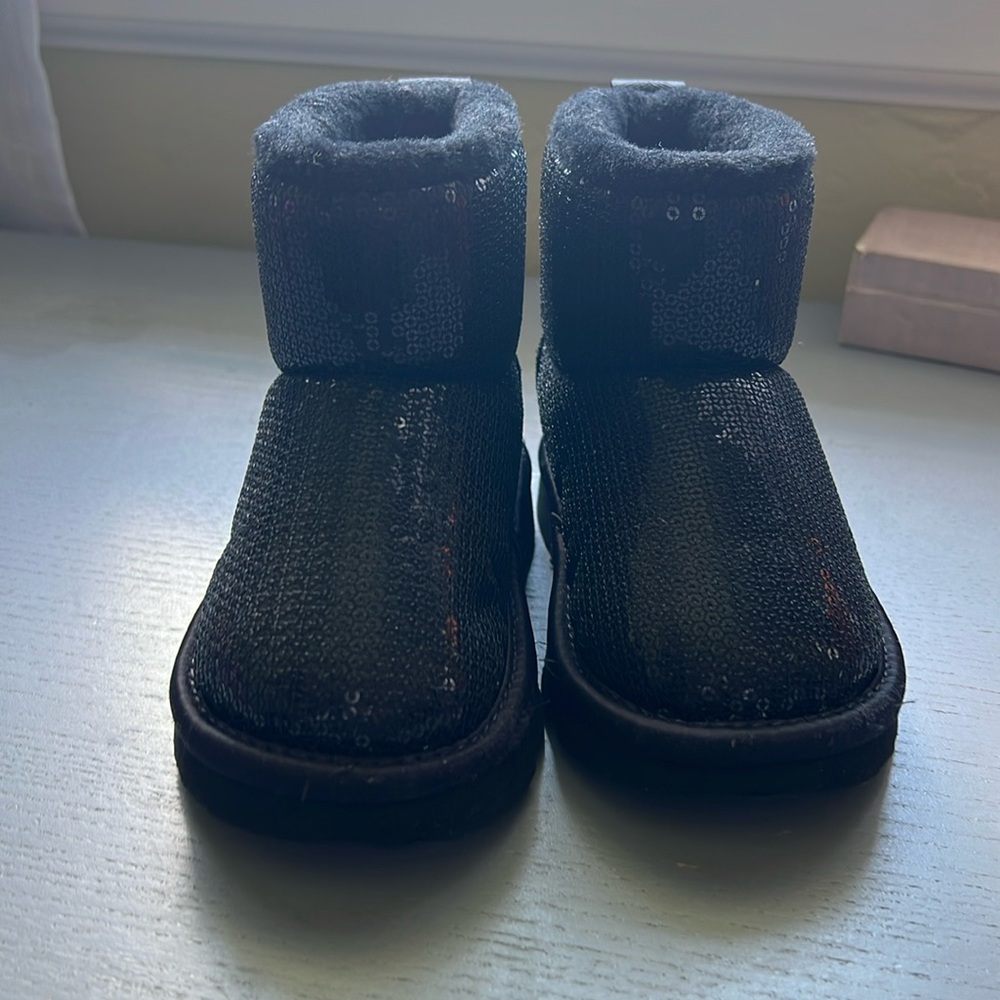 Ugg Black Toddler Size 7